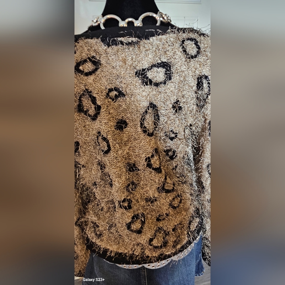 Papaya Shaggy Faux Fur Leopard Print Sweater Top - Size L - Picture 8 of 10